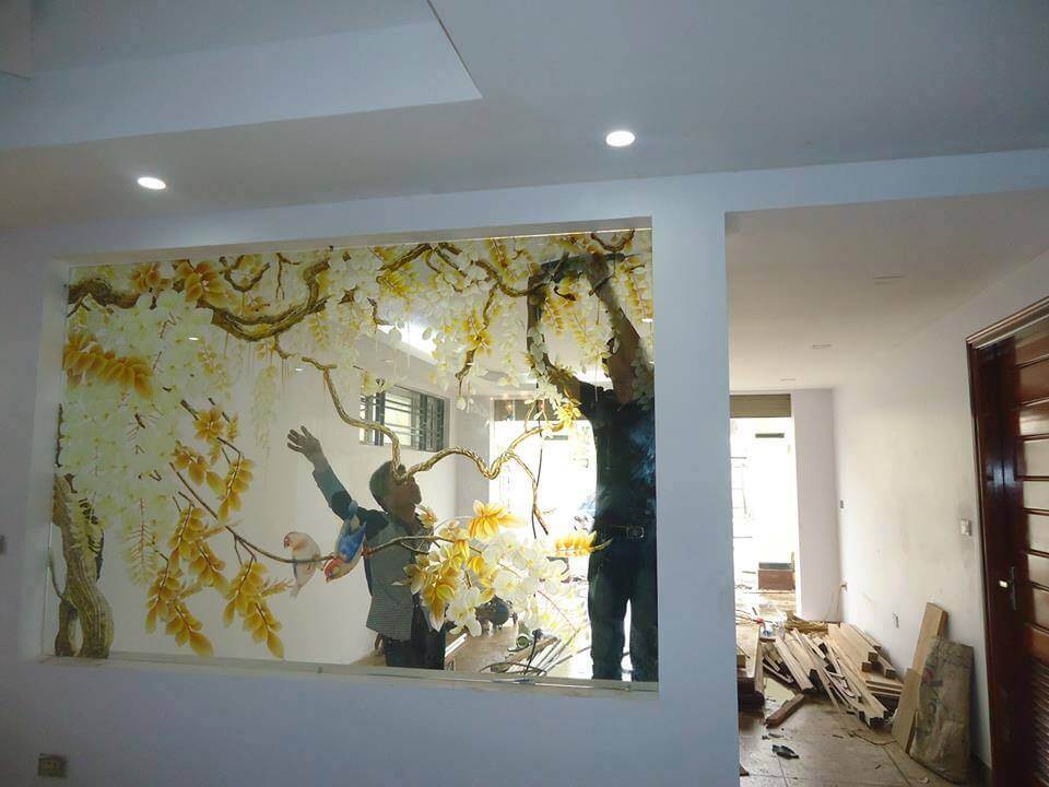 Thi công tranh kính khắc 3D làm vách ngăn cửa sổ phòng khách, mang lại vẻ đẹp ấn tượng cho không gian ngôi nhà của bạn Mẫu tranh kính đẹp