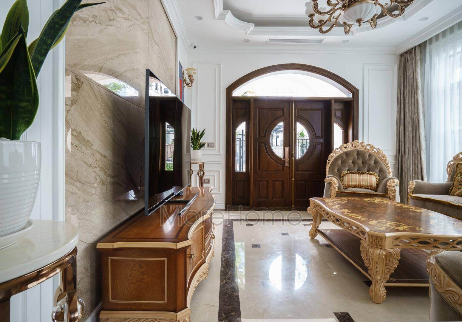 Sàn nhà bằng lát bằng gạch hoa cương lớn, tạo cho gia chủ cũng như các vị khách đến chơi nhà một cảm giác ngưỡng mộ vô cùng Đá lát nền