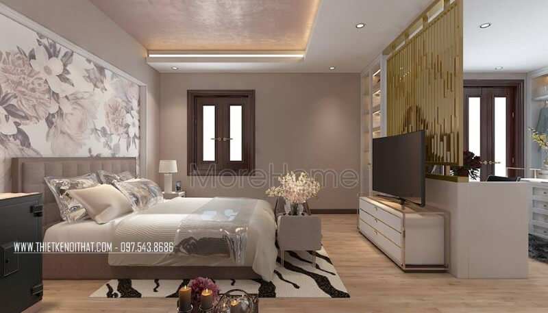 Không gian phòng ngủ nhẹ nhàng, thơ mộng khi sử dụng đồ dùng nội thất gỗ công nghiệp làm chủ đạo. Mảng tường đầu giường được trang trí với tranh dán tường hoa mẫu đơn tạo sự thuần khiết, bắt mắt