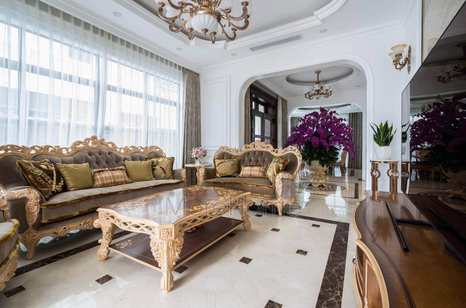 Bàn trà tân cổ điển mặt đá được thực hiện bởi cách sắp đặt hoa văn có tính toán cao từ nhà sản xuất Morehome bàn trà mặt đá
